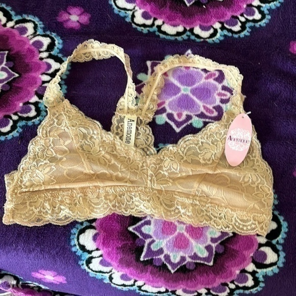 Anemone Woman’s tan lace bralette, size S/M and M/L NWT